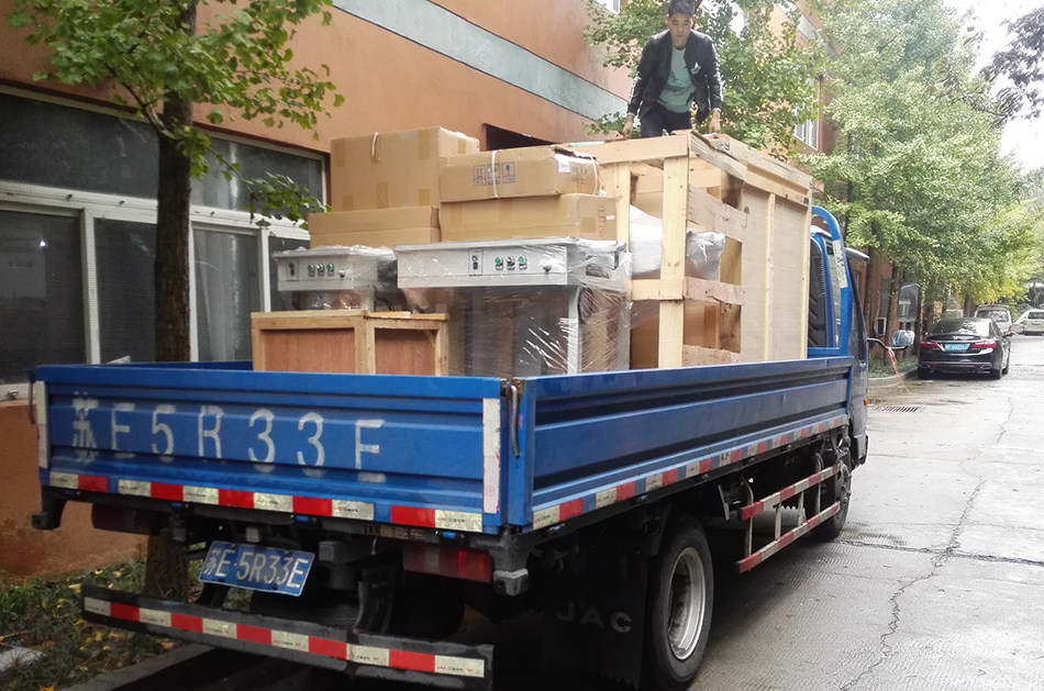 常州客戶SMT設備專車送貨，貨到上門安裝調試