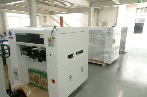 海鹽客戶SMT設(shè)備專車送貨，貨到上門安裝調(diào)試