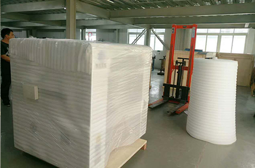 貴州客戶SMT設(shè)備專車送貨，貨到上門安裝調(diào)試