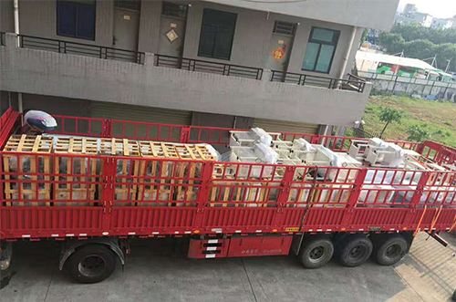 湖州客戶SMT設(shè)備專車送貨，貨到上門安裝調(diào)試