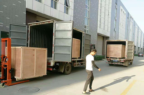 宜興客戶SMT設(shè)備專車送貨，貨到上門安裝調(diào)試