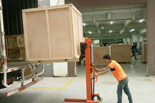 宣城客戶SMT設(shè)備專車送貨，貨到上門安裝調(diào)試