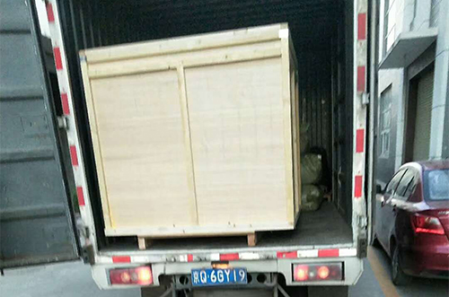 重慶客戶SMT設(shè)備專車(chē)送貨，貨到上門(mén)安裝調(diào)試