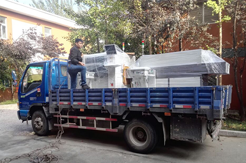 嘉善客戶SMT設(shè)備專車送貨，貨到上門安裝調(diào)試