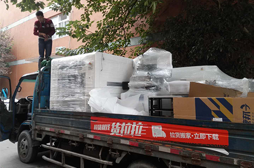 昆山客戶SMT設(shè)備專車送貨，貨到上門安裝調(diào)試