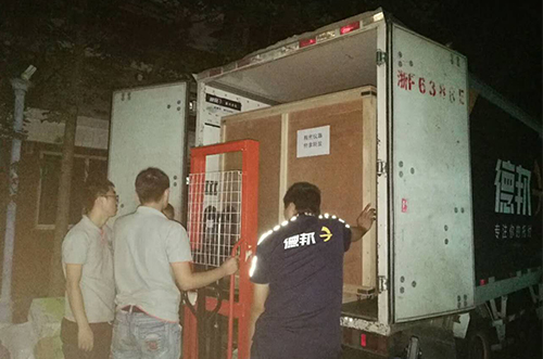 四川客戶SMT設(shè)備專車送貨，貨到上門安裝調(diào)試