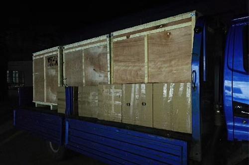 湖南客戶SMT設(shè)備專車送貨，貨到上門(mén)安裝調(diào)試