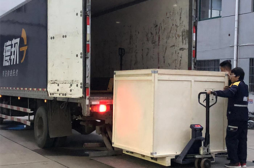 寧德客戶SMT設備專車送貨，貨到上門安裝調試