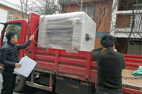 臺州客戶SMT設備專車送貨，貨到上門安裝調(diào)試