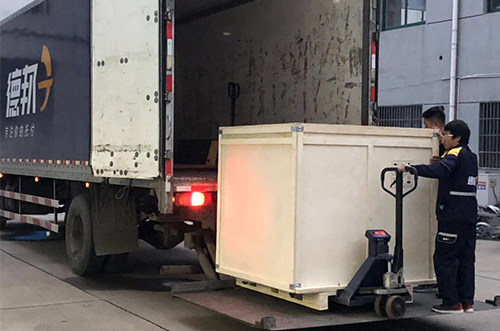 寧德客戶SMT設(shè)備專車送貨，貨到上門安裝調(diào)試