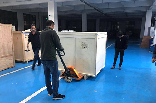 蚌埠客戶SMT設備專車送貨，貨到上門安裝調試