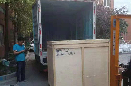 河南周口客戶SMT設(shè)備專車送貨，貨到上門安裝調(diào)