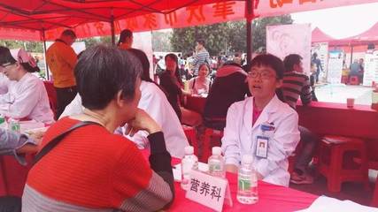 市一院開展“天天學雷鋒，志愿不停步”系列活動，營養健康咨詢便民惠民暖人心